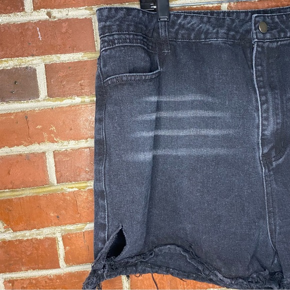 Shein Black Cutoff Denim Shorts Size 4XL - Picture 2 of 8